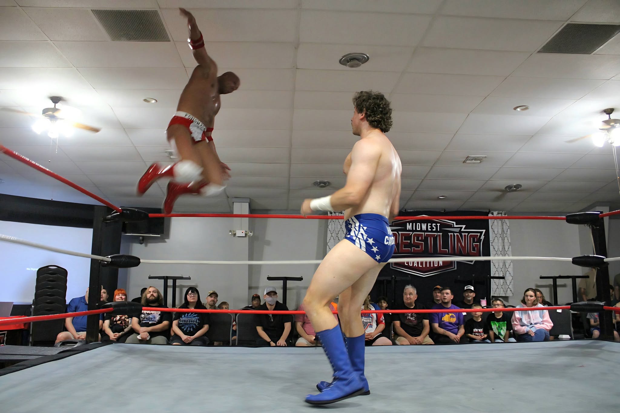 Mario Pardua facing Hans Carden