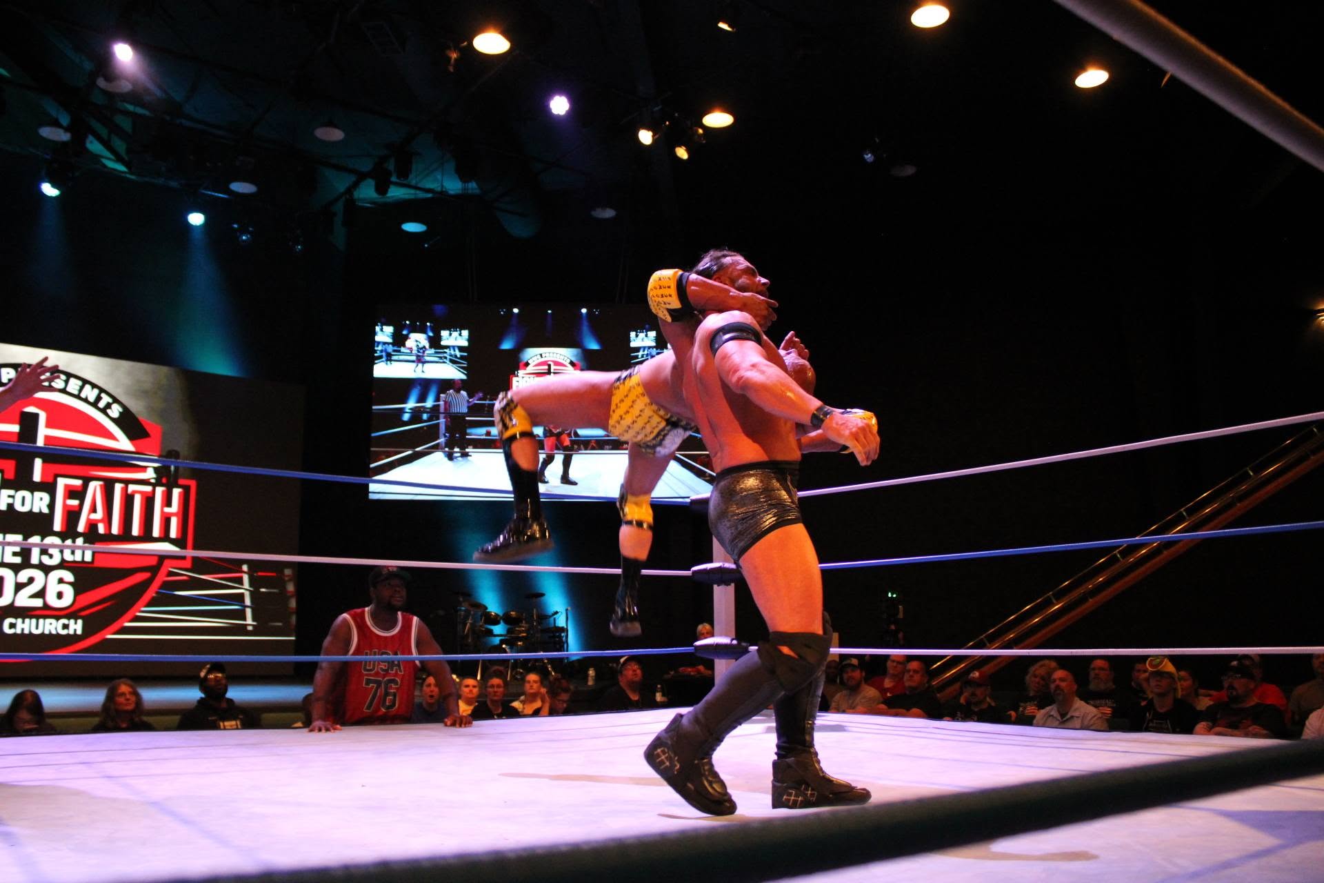 Steve Boz challenging Mario Pardua