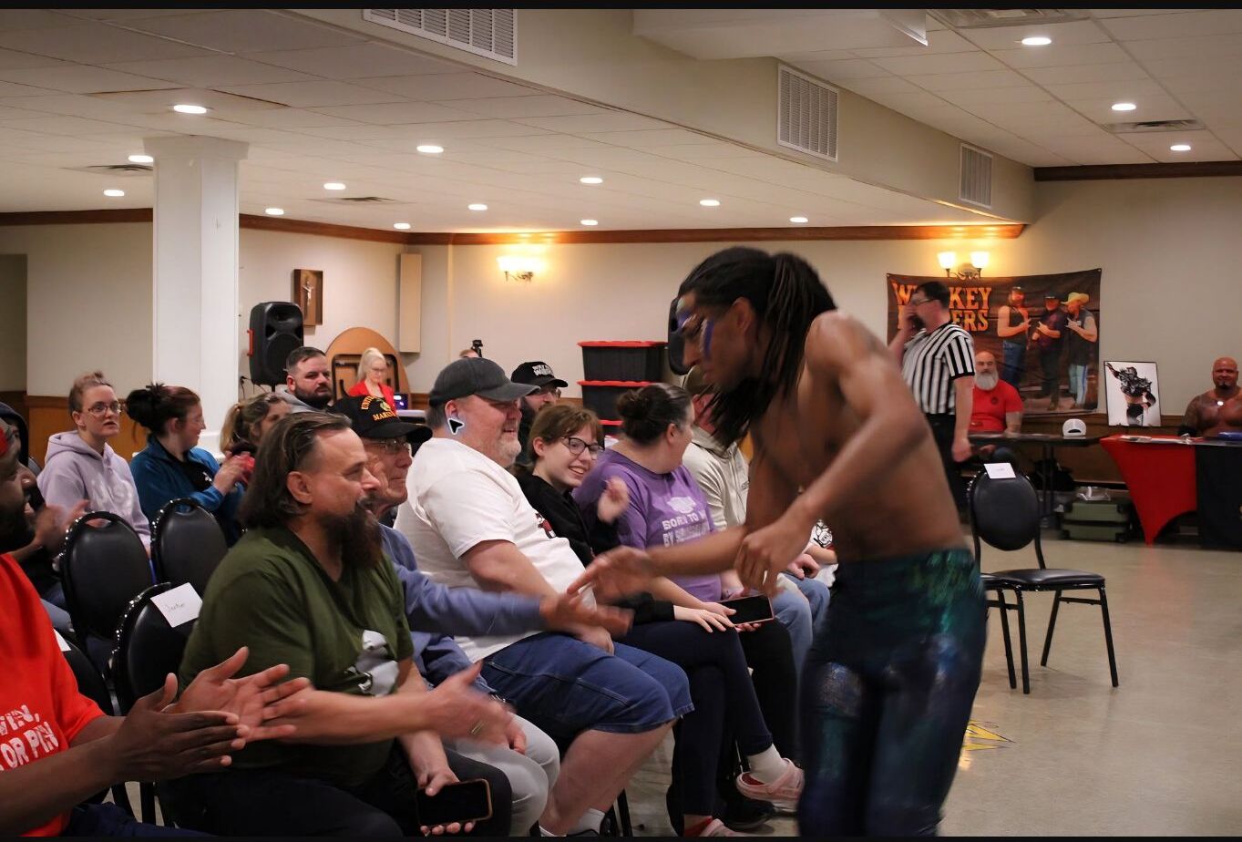 Navi Kai greeting fans at ringside during MWC Reign of Pain